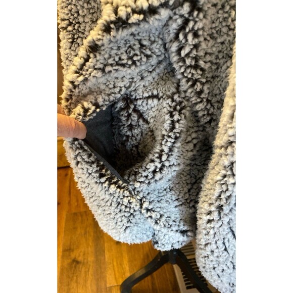 Thread & Supply Fuzzy Teddy Bear Jacket Size Medium Lined Pockets 1/4 Zip Gray - Picture 3 of 12